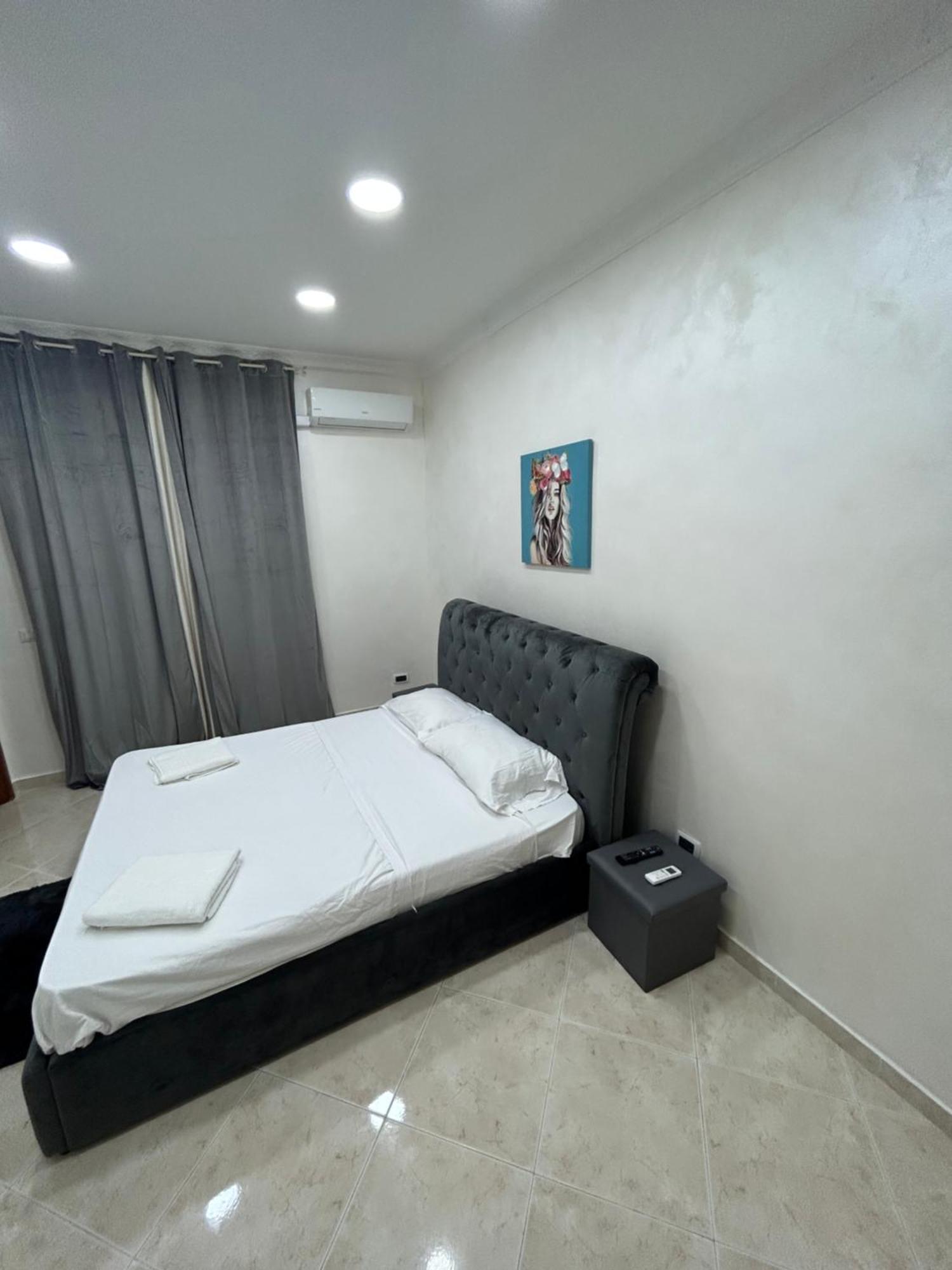 Apartamento Dora House Valentino Nápoles Exterior foto